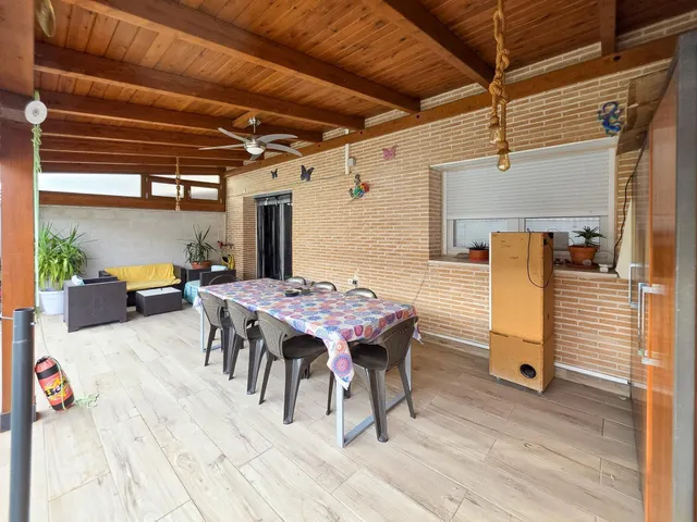 Precioso chalet adosado de 4 dormitorios con piscina privada y garaje en Carranque — 7