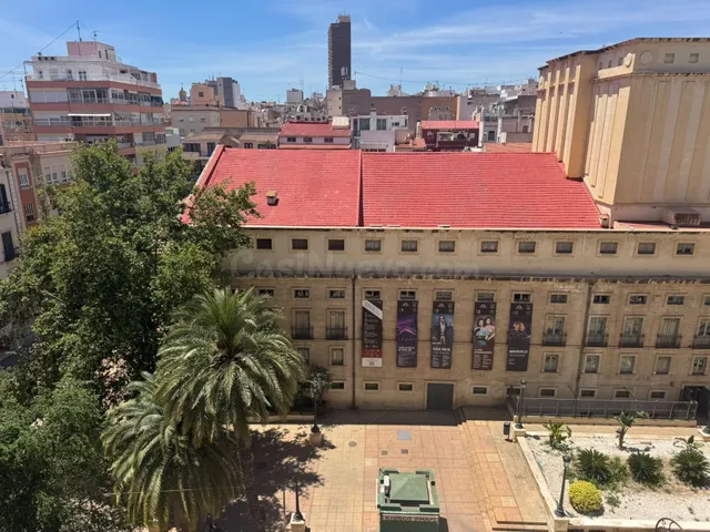 Exclusiva vivienda con vistas despejadas frente al Teatro Pr - foto 2