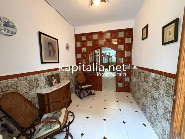 GRAN CASA A LA VENTA DE MAS DE 550MTRS A TAN SOLO 5 MINUTOS  - foto 3