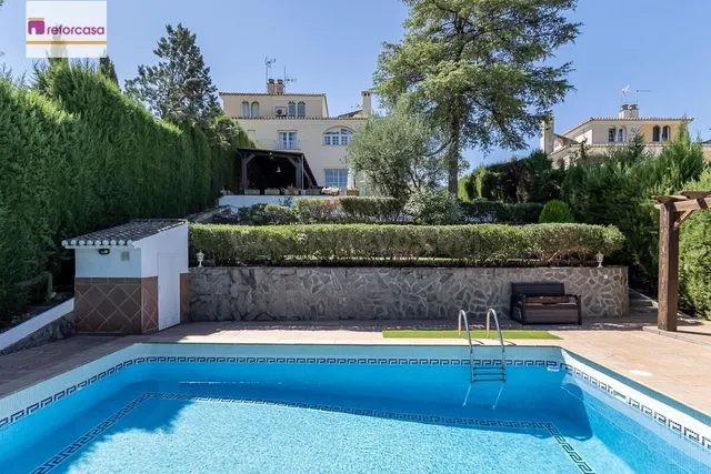 CASA PAREADA EN LA ZUBIA CON PISCINA, ZONA DE BARBACOA Y JAR - foto 4