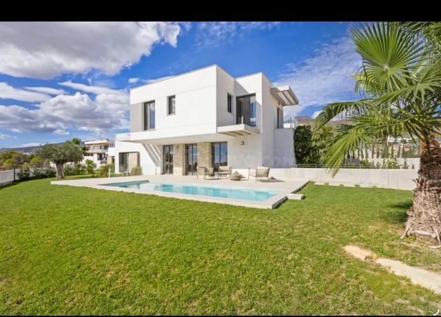 Obra nueva en golf badia — 2