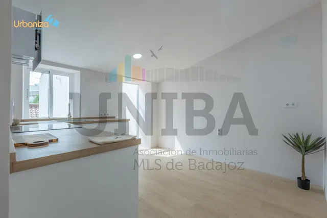 Piso totalmente reformado en el casco antiguo, junto a puerta palmas — 7