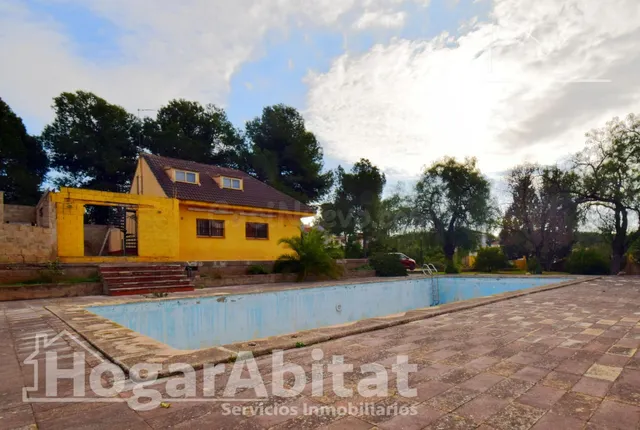 ¡MAGNÍFICO CHALET! MUY LUMINOSO CON PISCINA PRIVADA Y TERRAZ - foto 2