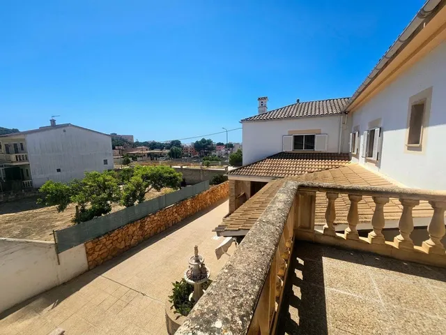 Exceptional Detached Corner Villa with Swimming Pool and Prime Location — 30