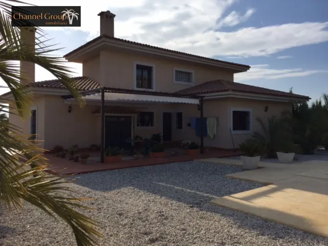 SE VENDE MAGNIFICO CHALET NOVELDA — 27