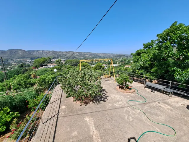 Se vende chalet con impresionantes vistas y una hectárea de  - foto 5