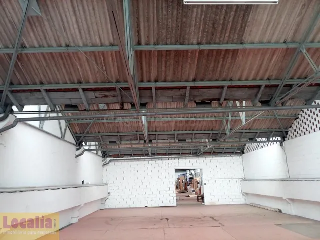 Nave industrial cercana al centro en Torrelavega - foto 4