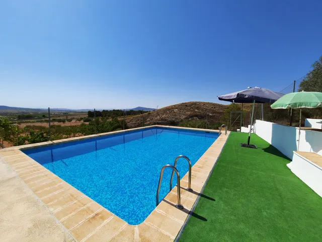 EXCELENTE CHALET EN MONTEALEGRE DEL CASTILLO — 20
