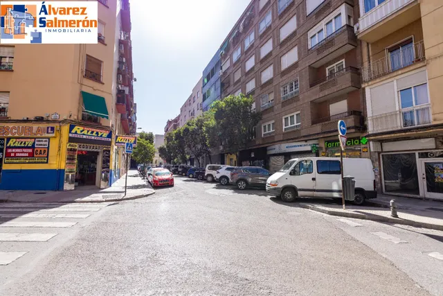 Piso para reformar junto a Plaza Einstein – 3 dormitorios y vistas despejadas — 34