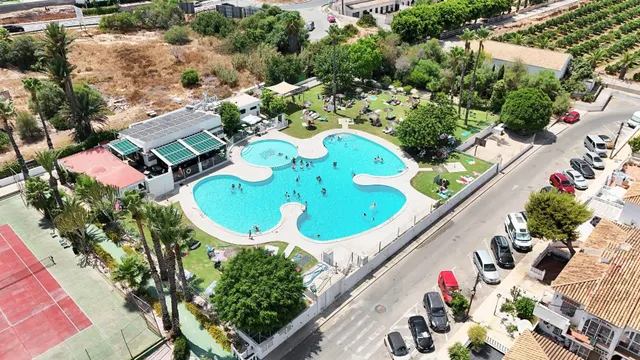 Bungalow en planta baja con licencia turística, piscina – ¡ideal para inversión! — 19