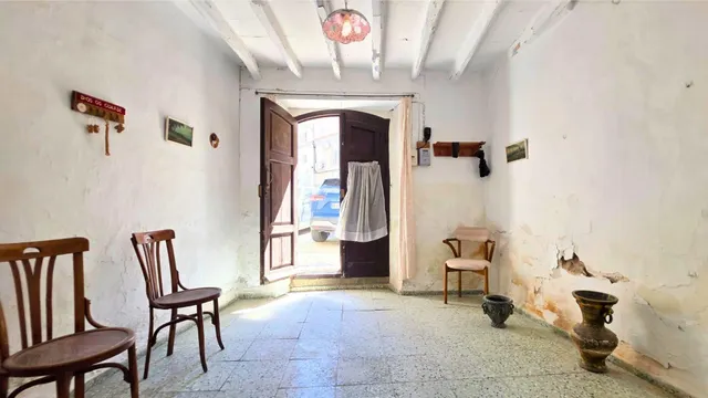 ¿Buscas espacio sin límites? 400 m2 de puro potencial en el corazón de Uleila. — 15