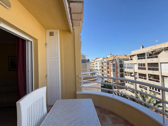 Ático con vistas al mar en av. de las habaneras con vistas al mar. 2 dorm. 1 baño. superficie de 79 m2. — 36