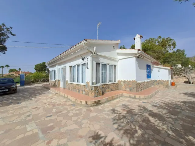 Casa de campo de 3 Dormitorios y 2 Baños en Albatera. - foto 2