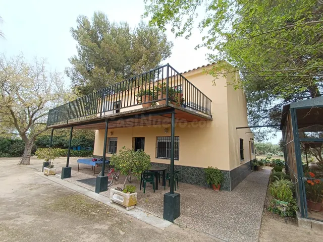 VENTA PARCELA CON CASA Y PISCINA. VILLAMARTIN - foto 2