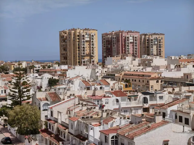 Apartamento reformado con piscina comunitaria, Alicante, Torrevieja. 3 habitaciones | 60 m2 | A 300 metros del mar — 20