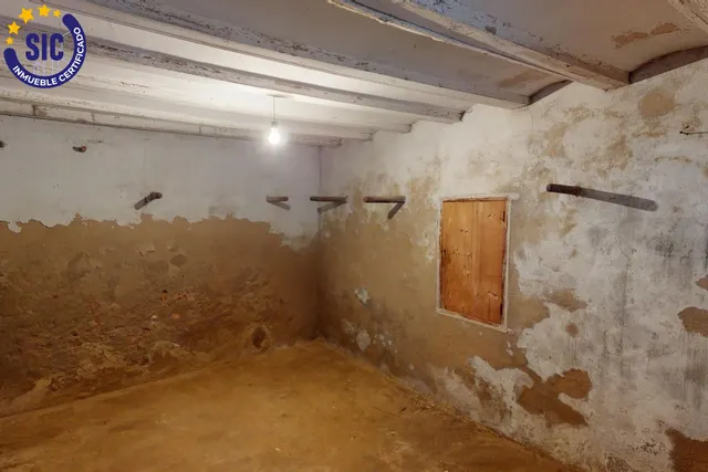 Casa de planta baja y dos alturas en el centro de Castellón, zona Tascas, junto a Fadrell, Borrull ideal para restauración o para vivienda. — 42