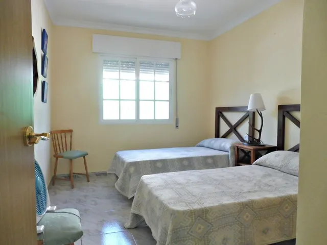 Chalet de 3 dormitorios con 2221m2 de parcela y vistas panorámicas — 9