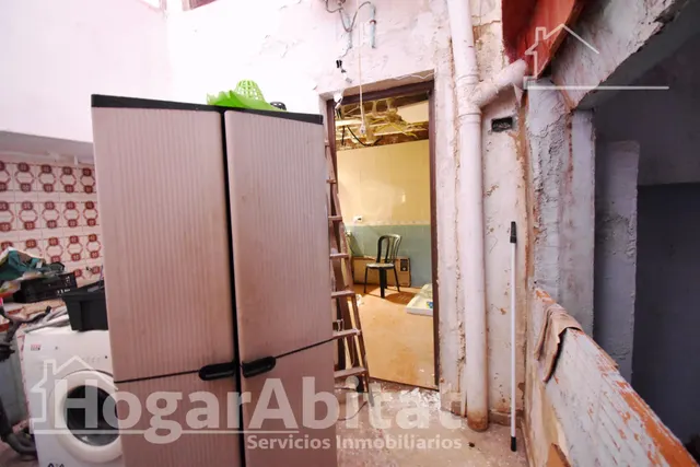 ¡ECONOMICA! AMPLIA CASA CON TERRAZA Y CON MUCHAS POSIBILIDADES — 26