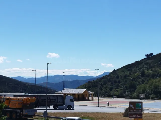 SE VENDE CASA DE PIEDRA PARA REFORMAR EN PEDRAFITA DO CEBREI - foto 3