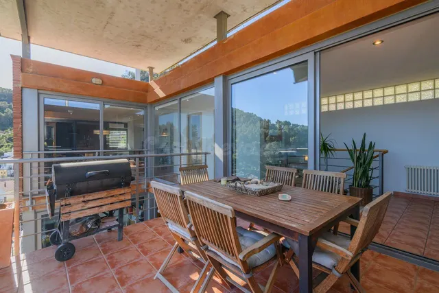 Casa en Vallirana con 3 terrazas, vistas abiertas, placas so - foto 4