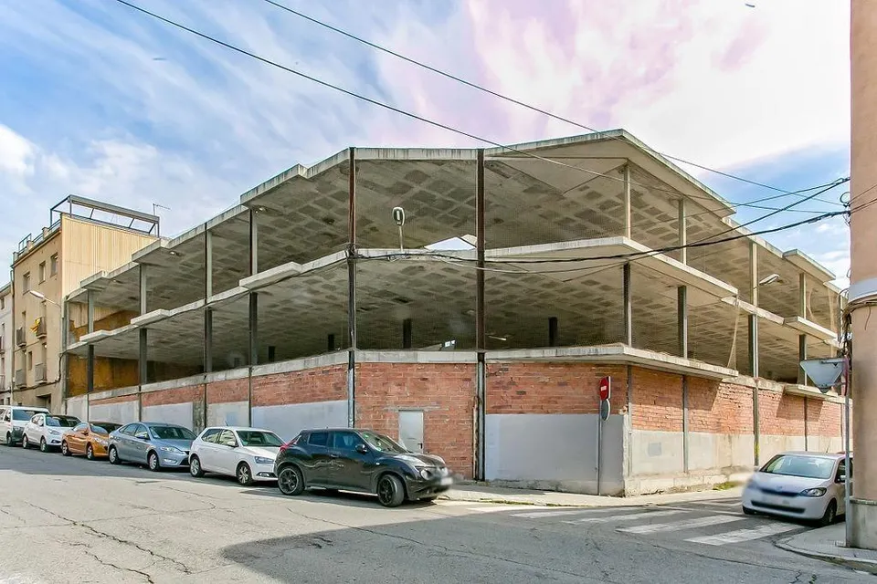 LOCAL COMERCIAL EN VENDA  A IGUALADA - PASSEIG VERDAGUER