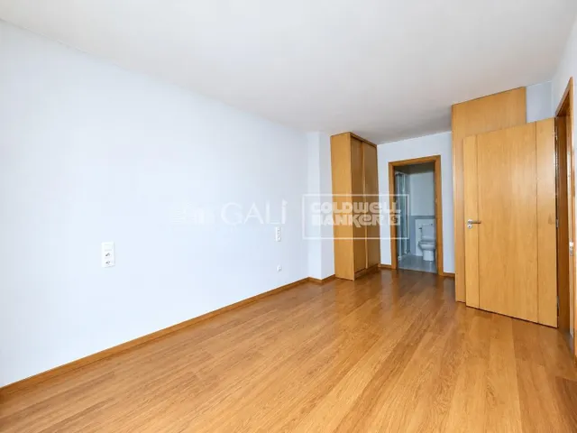 Piso luminoso con encanto y vistas a la montaña — 9