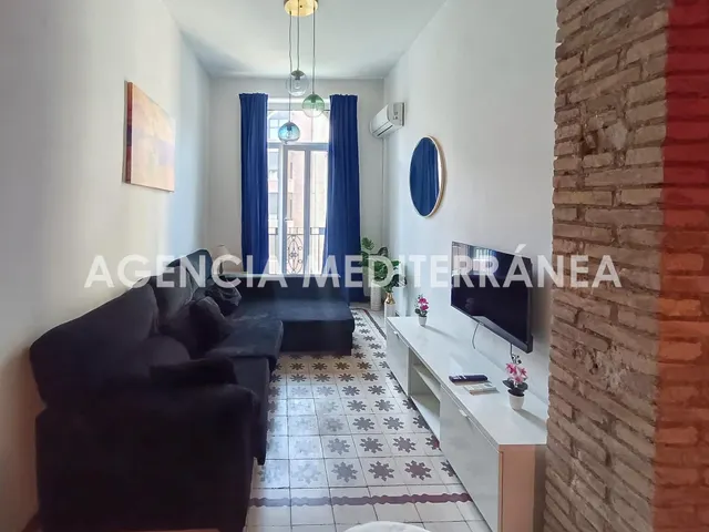 Piso en Alquiler Temporal en Ruzafa con reforma que respeta la arquitectura tradicional de la zona y con mucha luz — 2