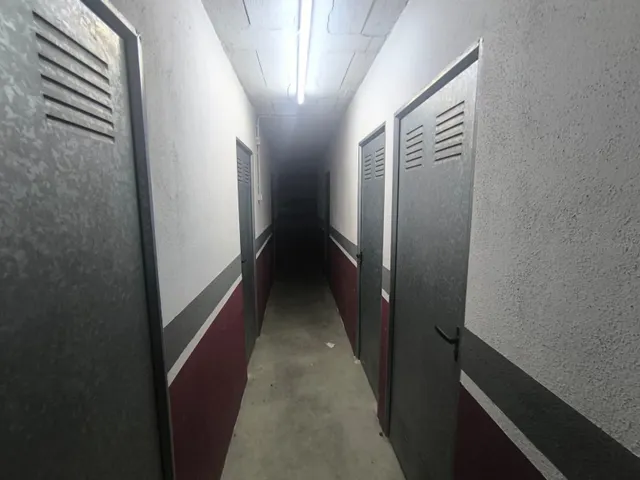 PISO CON PARQUING Y TRASTERO EN VENTA — 23
