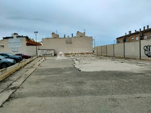 OPORTUNIDAD SE VENDE Y SE ALQUILA SOLAR PARA MUCHOS USOS CERCA DE SUPERMERCADOS EN ASPE — 2