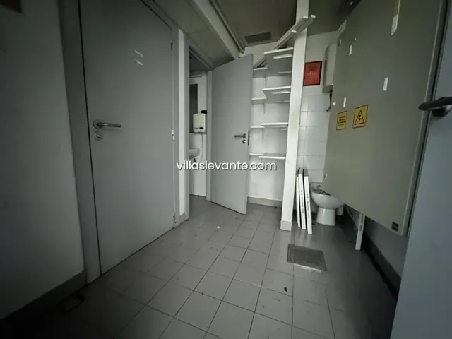 LOCAL COMERCIAL REFORMADO — 16