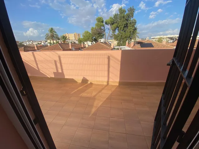 Tomares. bonito triplex amueblado junto al ayuntamiento — 37
