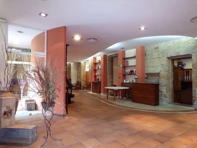 Local de hostelería y casa de dos viviendas en venta — 3