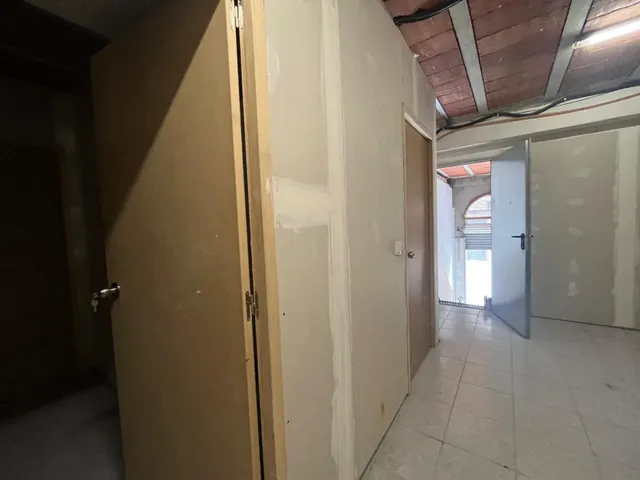 Oportunidad Local de 132m2 en Set Camins por 108.000€. — 6