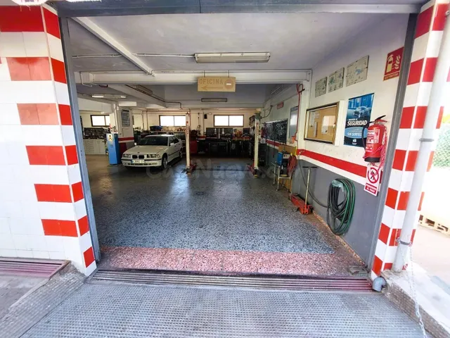 LOCAL COMERCIAL TALLER MECÁNICO — 3