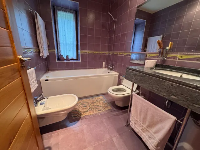 Exclusivo Chalet Reformado en Barrika con Vistas al Mar y Amplias Instalaciones — 25