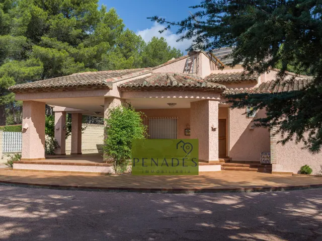 ESPECTACULAR CHALET MUY CERCA DEL PUEBLO — 9