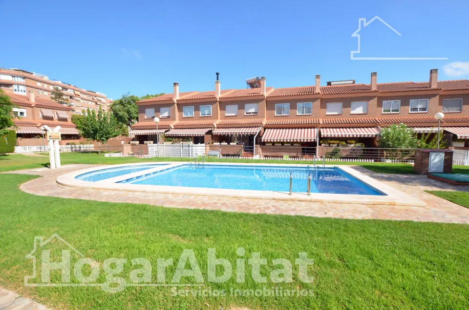 PRECIOSO ADOSADO CON GARAJE, PISCINA Y TERRAZA