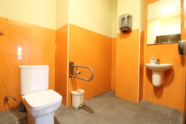 Local comercial 2 habitaciones 100m² en alquiler - Masías — 7