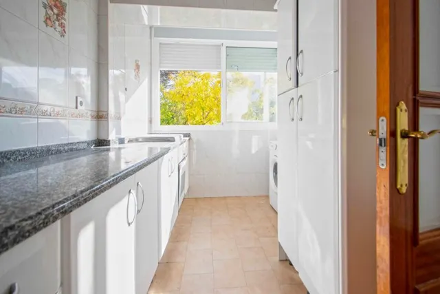 Estupendo piso en Polígono San Pablo, en calle Juan Espantaleón, junto Avda Villas de Cuba!! — 7