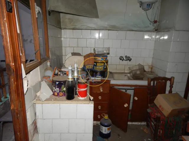 EDIFICIO A REFORMAR EN COCENTAINA. — 28