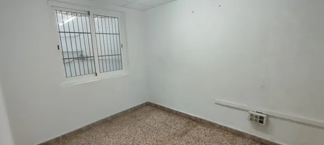 Amplio Local Comercial en Ciudad de Asís, Alicante - Oportunidad Única — 13