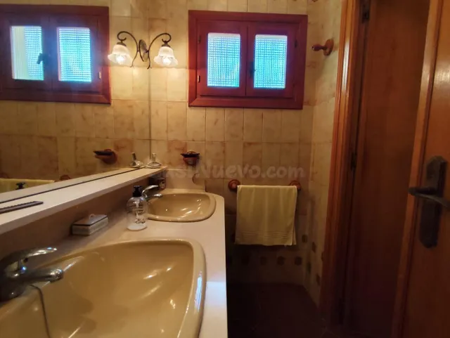 Espectacular villa con piscina y amplios jardines en los urrutias — 8