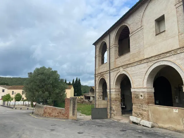 Descubre el Potencial de esta Gran Casa Familiar en Pontós - foto 5