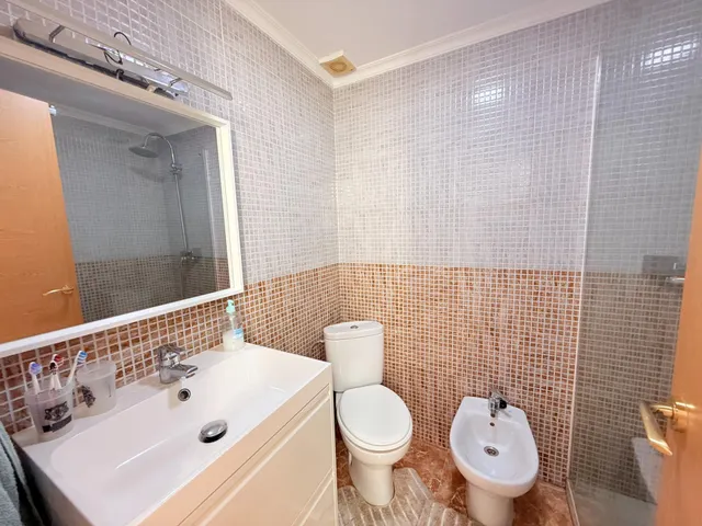EXCELENTE PISO CERCA DE LA PLAYA, TOTALMENTE REFORMADO, EN 1º PLANTA,  EN UNA CASA TIPICA DEL BARRIO DEL CABAÑAL. — 14