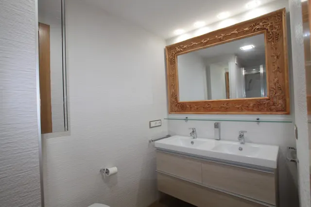 Piso en alquiler junto al Palacio de Congresos, 4 dormitorios, 2 baños — 28