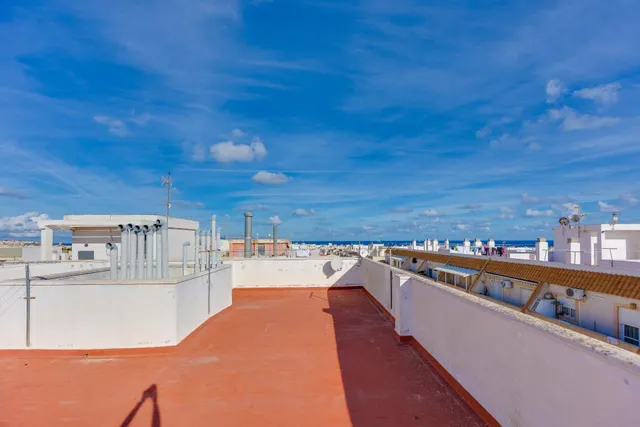 ☀️ ¡Tu nuevo hogar te espera! Piso reformado y luminoso con piscina comunitaria en una ubicación céntrica — 21