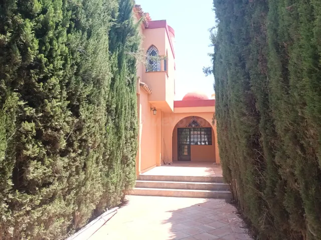 VILLA DE LOS CIPRESES - Exclusiva villa independiente con piscina privada en Villas Blancas (Albolote – Granada) — 2