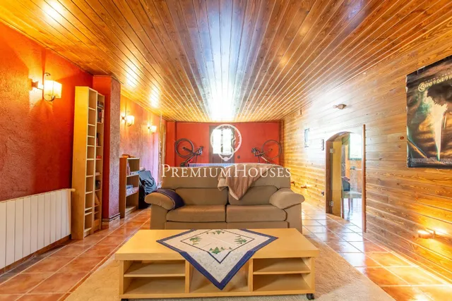 Masía con privacidad real y potencial de proyecto en el corazón del Montnegre — 2