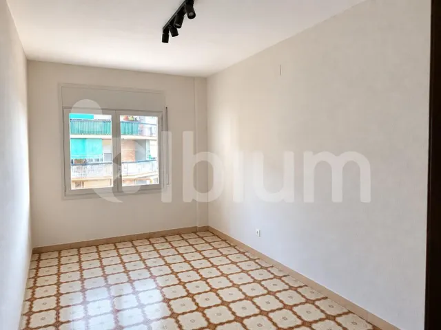 Amplio piso de 4 habitaciones con terraza, parking y trastero — 17