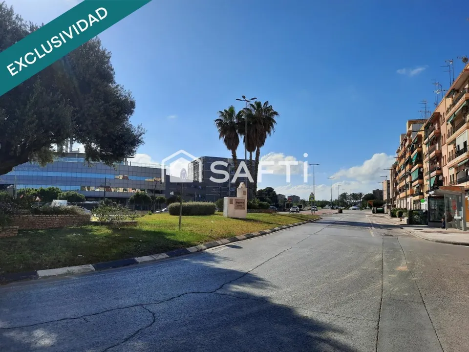 Presentamos un bajo comercial a pie de calle.